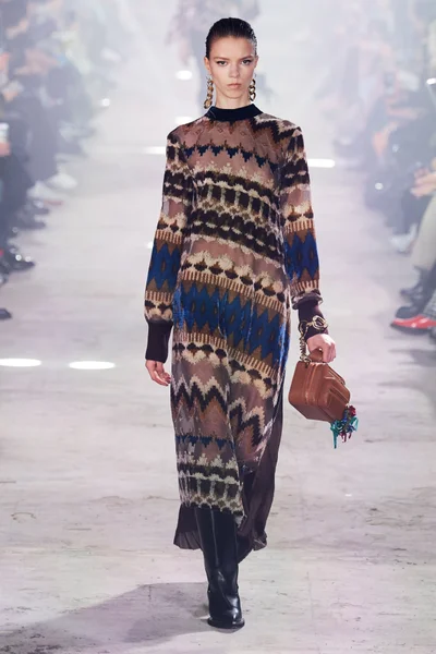 Look 9
